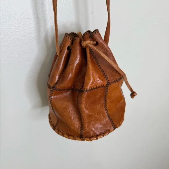 VINTAGE BROWN PATCHWORK LEATHER DRAWSTRING CROSSBODY BAG - Picture 2 of 11